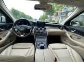 Xe Mercedes C200 đời 2017, màu trắng còn mới