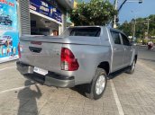 Bán xe Toyota Hilux 2.5E 2016, màu bạc, nhập khẩu còn mới