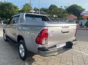 Bán xe Toyota Hilux 2.5E 2016, màu bạc, nhập khẩu còn mới