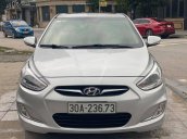 Cần bán gấp Hyundai Accent 2014, màu bạc số tự động