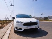 Bán Ford Focus đời 2017, màu trắng còn mới