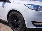 Bán Ford Focus đời 2017, màu trắng còn mới