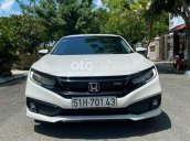 Cần bán Honda Civic sản xuất năm 2019, màu trắng xe gia đình