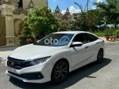 Cần bán Honda Civic sản xuất năm 2019, màu trắng xe gia đình