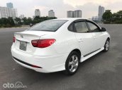 Cần bán gấp Hyundai Avante năm sản xuất 2013, màu trắng số tự động, giá tốt