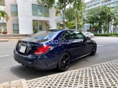 Bán lại giá ưu đãi chiếc Mercedes C300 màu xanh đời 2015