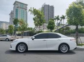 Bán xe Toyota Camry 2.5Q năm 2019, màu trắng, xe nhập