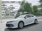 Bán xe Toyota Camry 2.5Q năm 2019, màu trắng, xe nhập