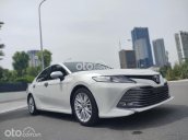 Bán xe Toyota Camry 2.5Q năm 2019, màu trắng, xe nhập