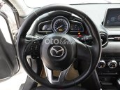 Cần bán lại xe Mazda 2 2017, màu trắng, giá cực tốt