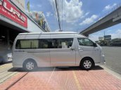 Xe Toyota Hiace sản xuất năm 2018, màu bạc số sàn