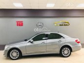 Cần bán Mercedes E300 2010, màu bạc