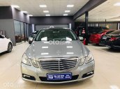 Cần bán Mercedes E300 2010, màu bạc