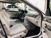 Cần bán Mercedes E300 2010, màu bạc