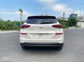 Cần bán xe Hyundai Tucson năm sản xuất 2019, màu trắng, giá chỉ 910 triệu