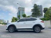 Cần bán xe Hyundai Tucson năm sản xuất 2019, màu trắng, giá chỉ 910 triệu