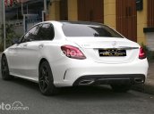 Cần bán Mercedes C300 AMG đời 2021, màu trắng