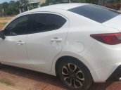 Cần bán Mazda 2 sản xuất năm 2016, màu trắng chính chủ, 405tr