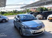 Cần bán lại xe Toyota Vios đời 2010, màu bạc số sàn, giá tốt