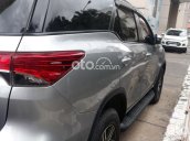 Bán Toyota Fortuner năm sản xuất 2018, màu bạc chính chủ