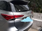 Bán Toyota Fortuner năm sản xuất 2018, màu bạc chính chủ