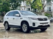 Bán Kia Sorento sản xuất năm 2018, màu trắng còn mới, giá 785tr