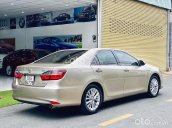 Bán Toyota Camry sản xuất năm 2018, màu vàng cát, nhập khẩu