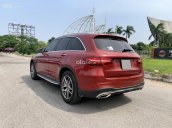 Xe chính chủ bán Mercdes GLC 300 4Matic sx 2019 màu đỏ nội thất kem siêu lướt, xe mới lăn bánh 10.000km