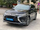 Cần bán xe Mitsubishi Outlander đời 2018, màu đen, giá 835tr