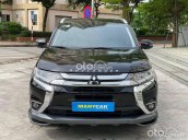 Cần bán xe Mitsubishi Outlander đời 2018, màu đen, giá 835tr