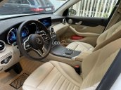 Bán Mercedes Benz GLC300 AMG sản xuất 2020, màu trắng, nội thất kem đi 9.999km bao check hãng