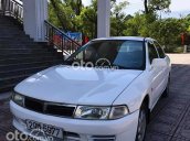 Xe Mitsubishi Lancer năm sản xuất 2000, màu vàng còn mới