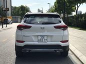 Cần bán xe Hyundai Tucson năm 2016, màu trắng, nhập khẩu nguyên chiếc còn mới, giá tốt