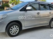 Bán xe Toyota Innova 2013, màu bạc xe gia đình