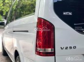 Mercedes V250 màu trắng nội thất kem sản xuất 2016, chất xe còn mới, vận hành ổn định