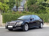 Xe Mercedes E300 2011, màu đen chính chủ 