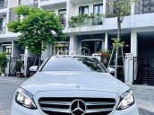 Hỗ trợ vay trả góp ngân hàng 70%, Mercedes C300 AMG năm 2015, màu trắng