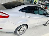 Cần bán xe Ford Fiesta năm 2014, màu bạc còn mới, giá tốt