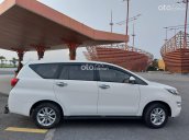 Cần bán Toyota Innova sản xuất 2019, chính chủ màu trắng