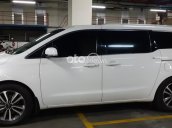 Cần bán Kia Sedona sản xuất 2017, màu trắng