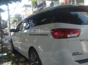 Cần bán Kia Sedona sản xuất 2017, màu trắng