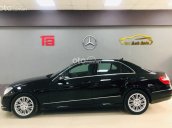 Bán Mercedes E300 đời 2011, màu đen còn mới, giá 745tr