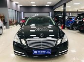 Bán Mercedes E300 đời 2011, màu đen còn mới, giá 745tr