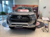 Bán ô tô Toyota Hilux AT đời 2021, màu bạc giá cạnh tranh