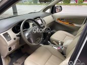 Bán Toyota Innova 2.0E năm 2015, màu bạc