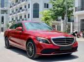 Bán xe Mercedes C200 đời 2019, màu đỏ còn mới