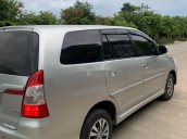 Cần bán xe Toyota Innova năm 2015, màu bạc 