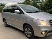 Cần bán xe Toyota Innova năm 2015, màu bạc 