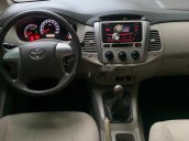 Cần bán xe Toyota Innova năm 2015, màu bạc 