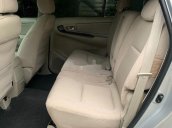 Cần bán xe Toyota Innova năm 2015, màu bạc 